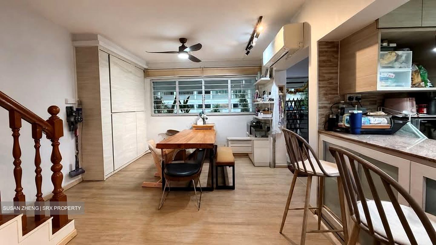 Blk 327 Jurong East Street 31 (Jurong East), HDB Executive #606881771